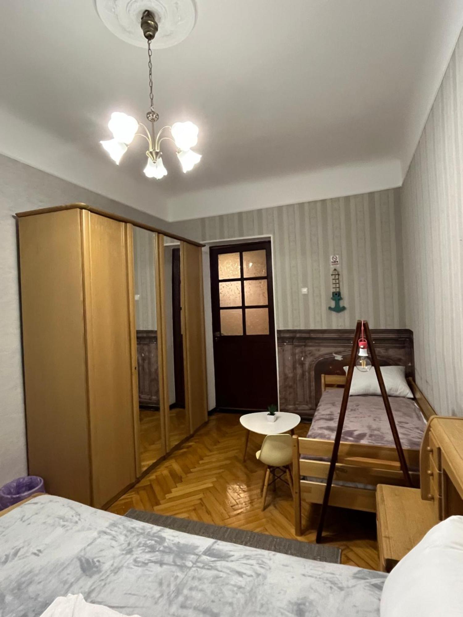 Ararat-Klovskaya Hostel-Apartments Kiev Exterior photo